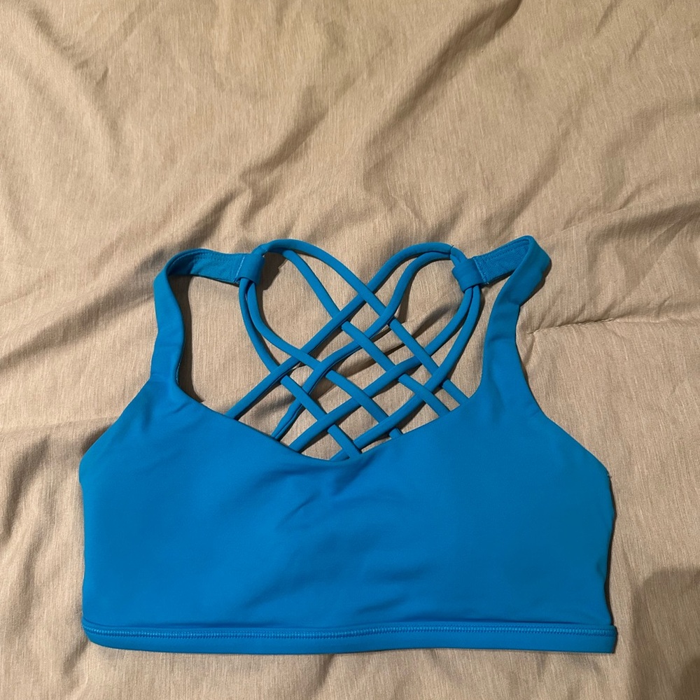 Lululemon free to be wild bra size 4 bra pads included sports bra